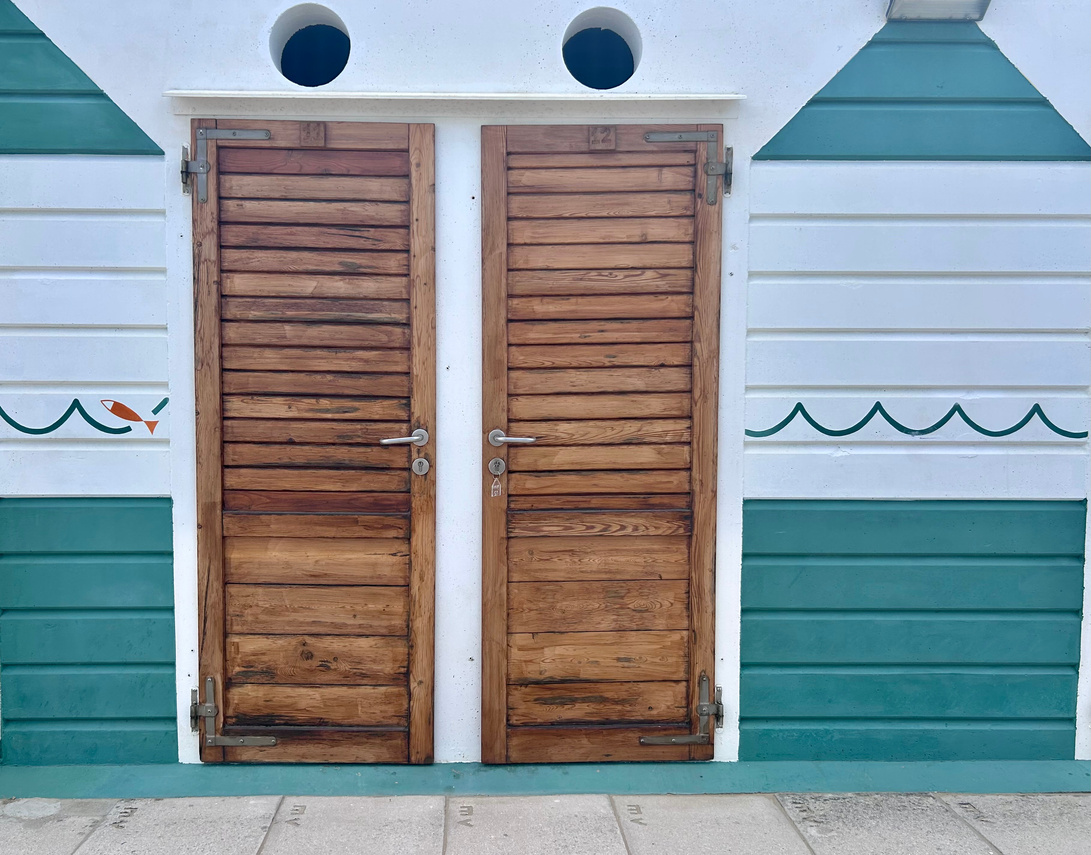 Stabilimento balneare mare forza 9 a Falconara marittima