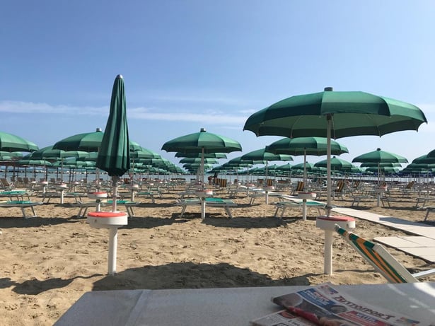 Affitto ombrelloni spiaggia a Falconara Marittima, stabilimento balneare a Falconara Marittima, lido a Falconara Marittima, stabilimento balneare in provincia di Ancona